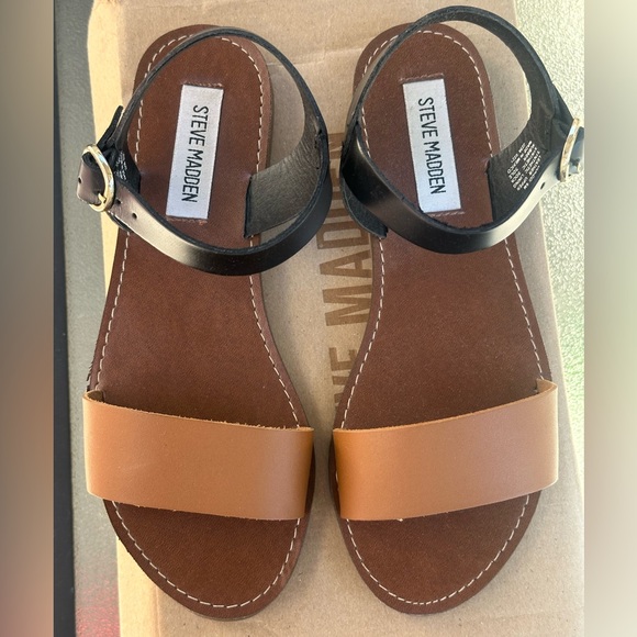 Steve Madden Black and Tan Donddi Sandals NWB Size 6 - Picture 1 of 11